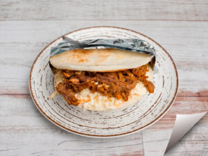 Arepa rellena de carne